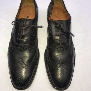 Salvatore Ferragamo Black Wing-Tip Size 9